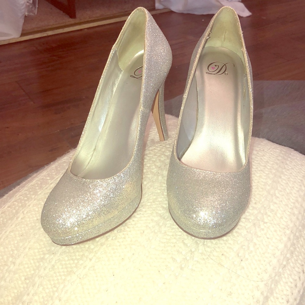 Silver glitter heels 💅🏼